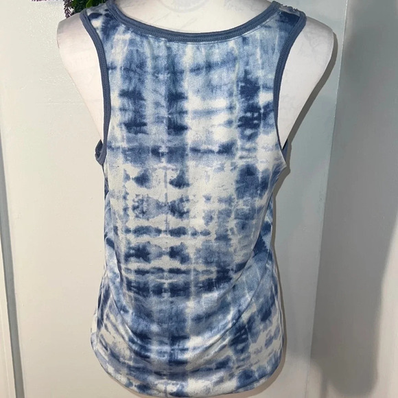 Lucky brand, M, Blue & white tie-dye pattern with a hi/lo hem, ridiculously soft - Picture 3 of 5